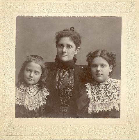 "Nix", Lee & Louise